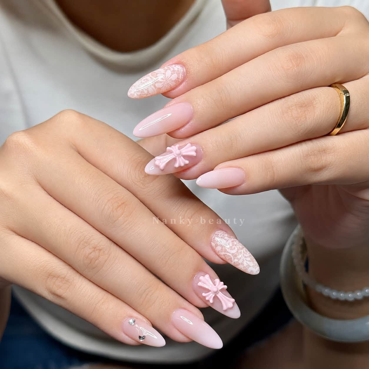 Mẫu nail 3D đính nơ và hoạ tiết ren tại Nanky Beauty Thảo Điền